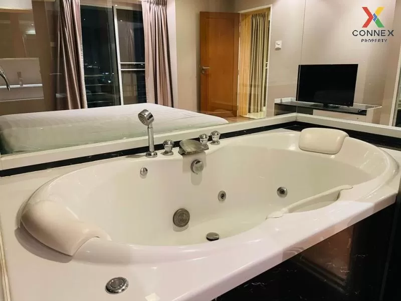 FOR RENT condo , Sompob House , Duplex , wide frontage , BTS-Wong