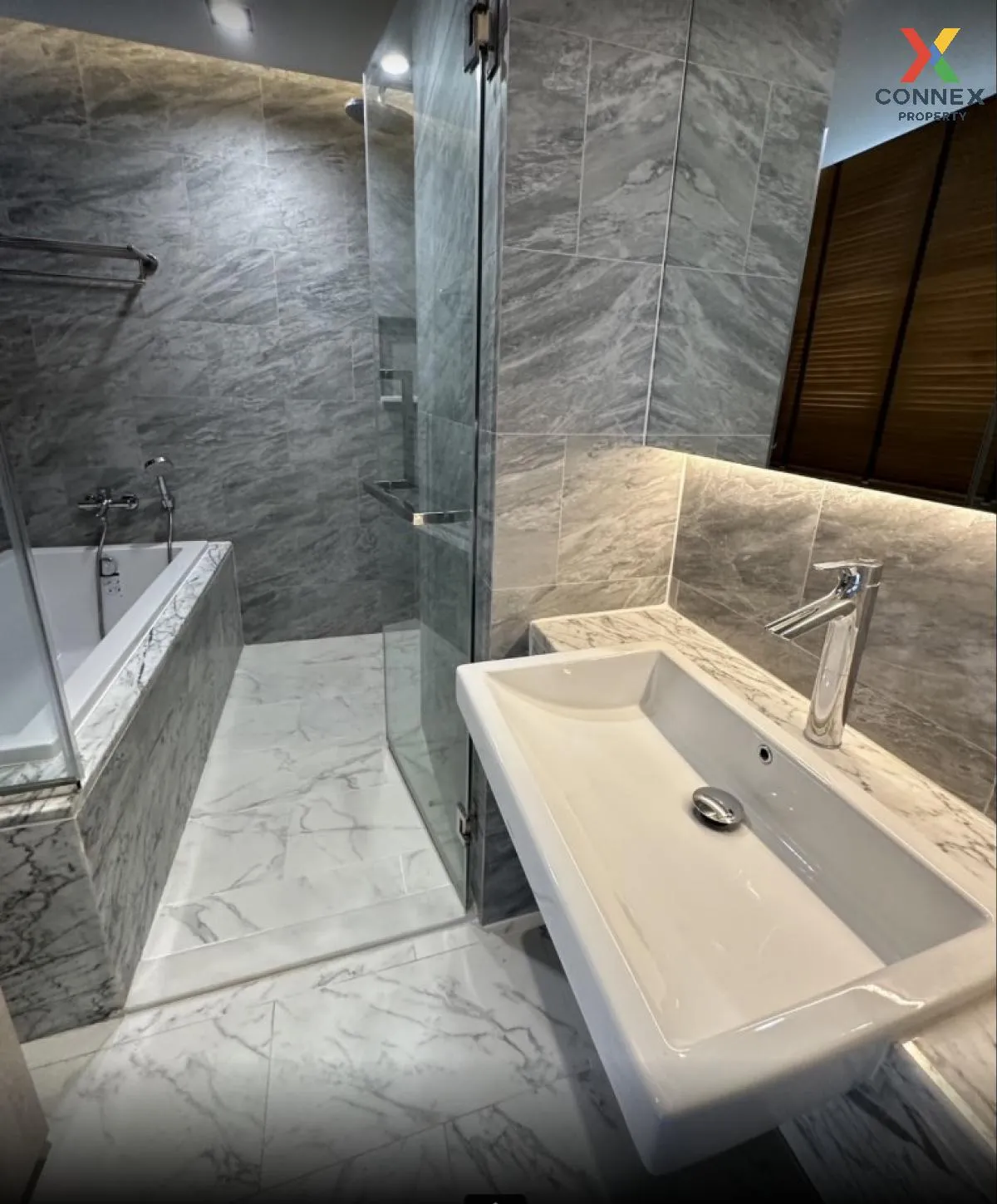 FOR RENT condo , 111 Residence , Duplex , wide frontage , BTS-Phr