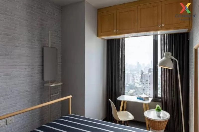 FOR RENT condo , EDGE Sukhumvit 23 , Duplex , wide frontage , BTS