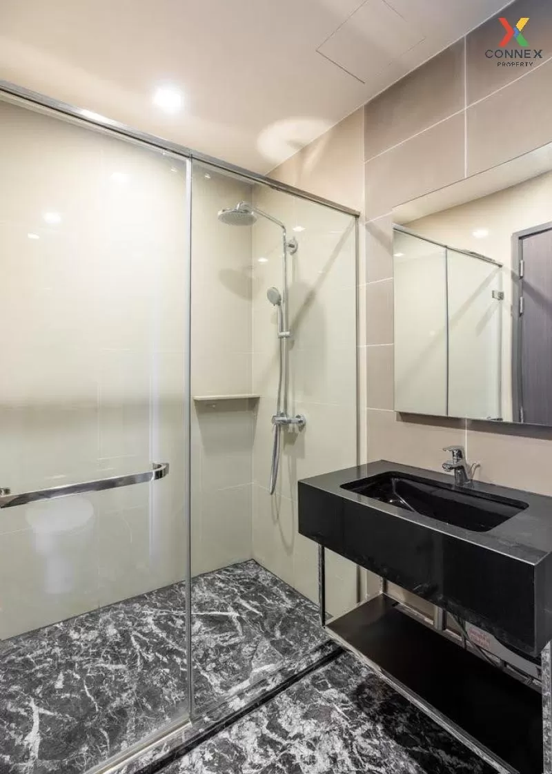 FOR RENT condo , EDGE Sukhumvit 23 , Duplex , wide frontage , BTS