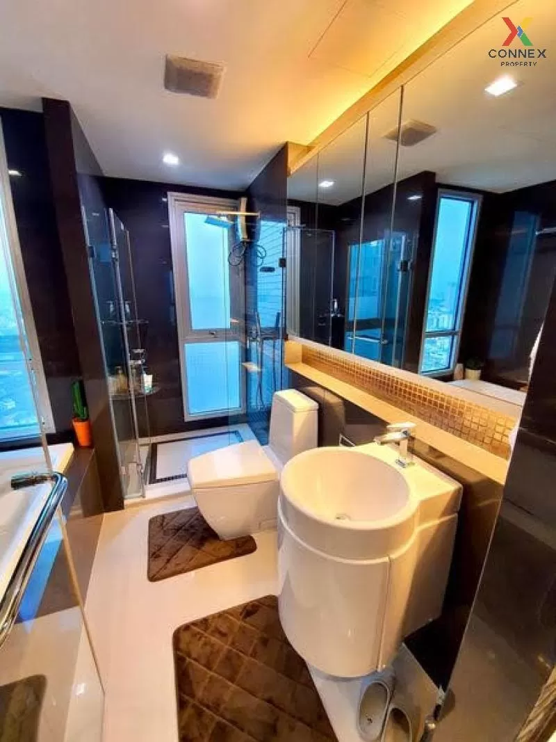 FOR RENT condo , RHYTHM Sathorn-Narathiwas , Duplex , wide fronta