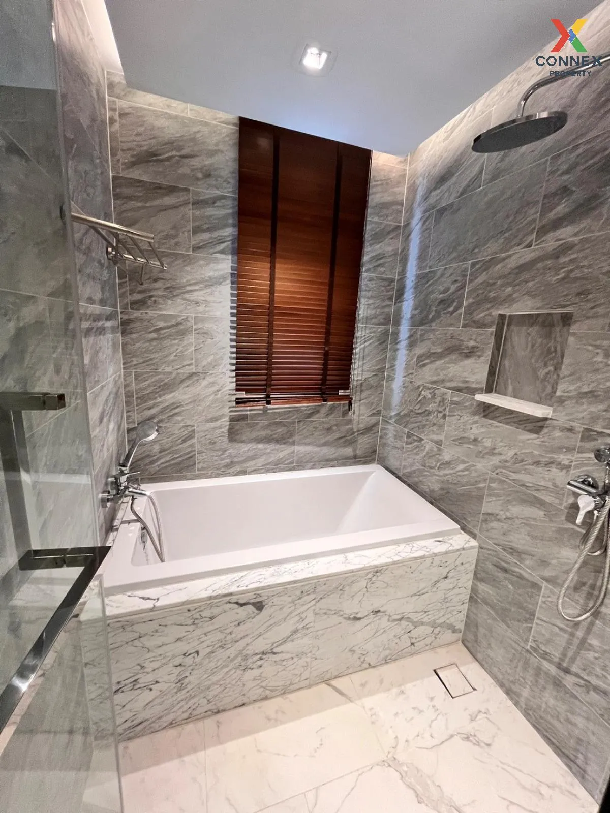 FOR RENT condo , 111 Residence , Duplex , wide frontage , BTS-Phr