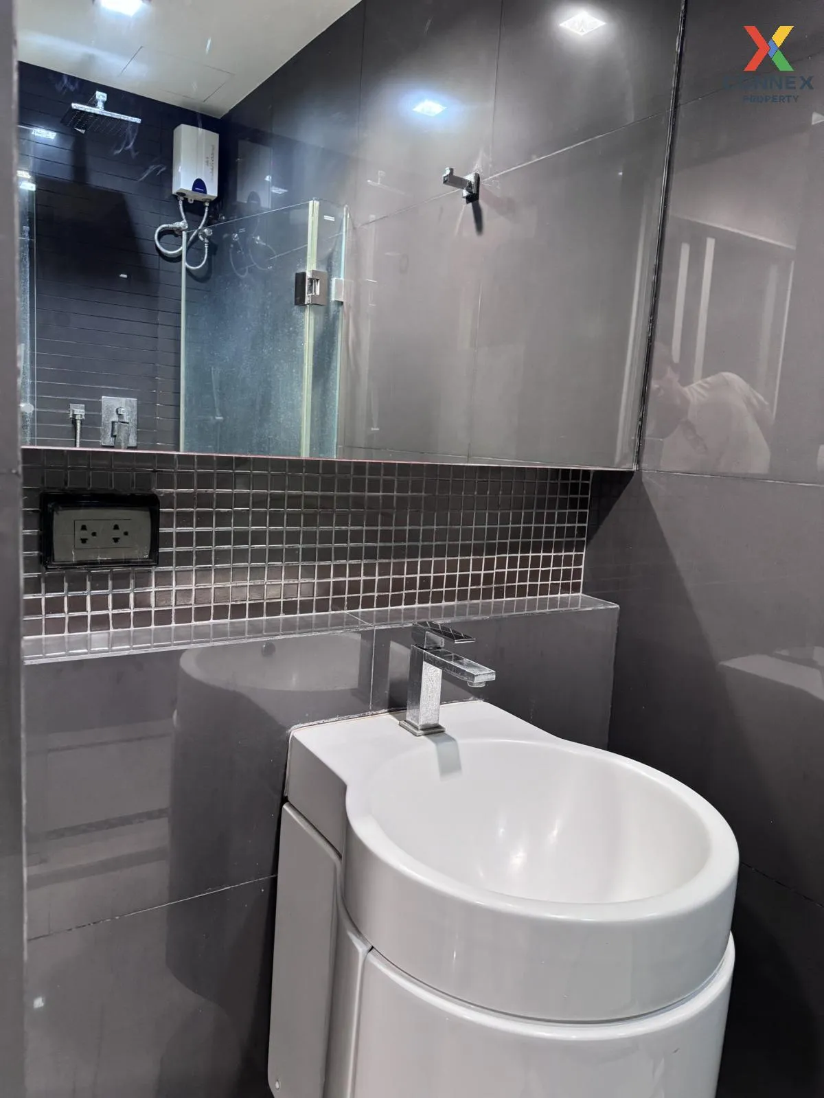 เช่า คอนโด  Rhythm Phahol - Ari BTS-สะพานควาย พหลโยธิน สามเสนใน พ