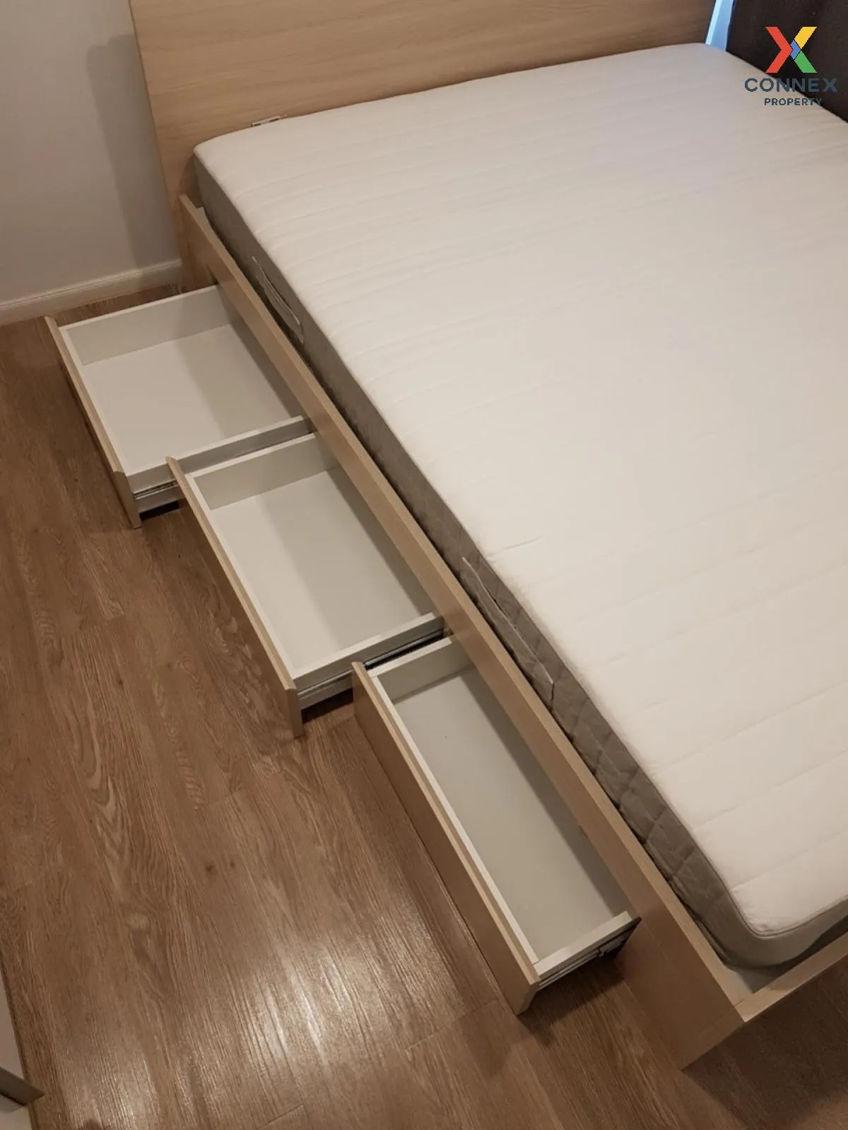 FOR SALE condo , Episode Phahol - Sapanmai , Duplex , wide fronta FOR SALE condo , Episode Phahol - Sapanmai , Duplex , wide fronta