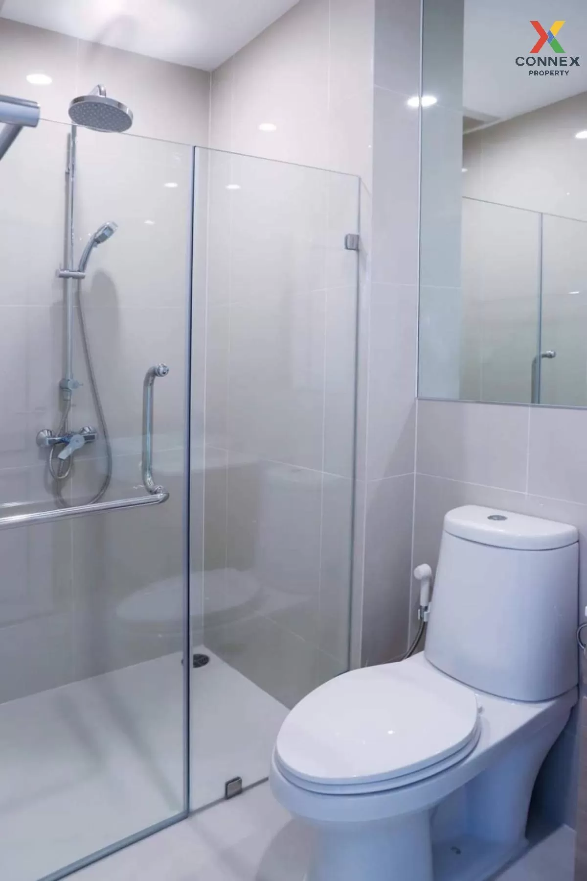 FOR SALE condo , Noble Revolve Ratchada 2 , Duplex , corner unit  FOR SALE condo , Noble Revolve Ratchada 2 , Duplex , corner unit