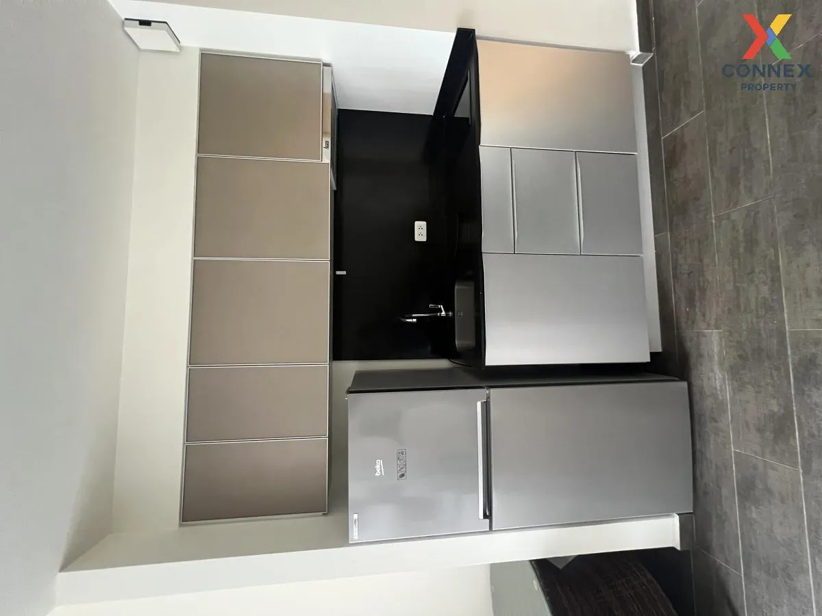 FOR RENT condo , The Lofts Ekkamai , nice view , BTS-Ekkamai , Ph 3