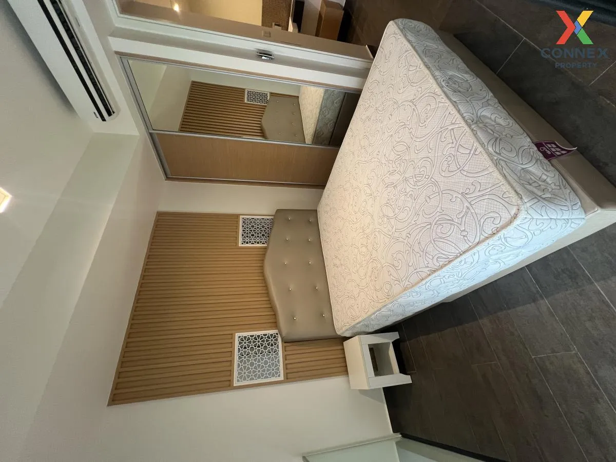 FOR RENT condo , The Lofts Ekkamai , nice view , BTS-Ekkamai , Ph