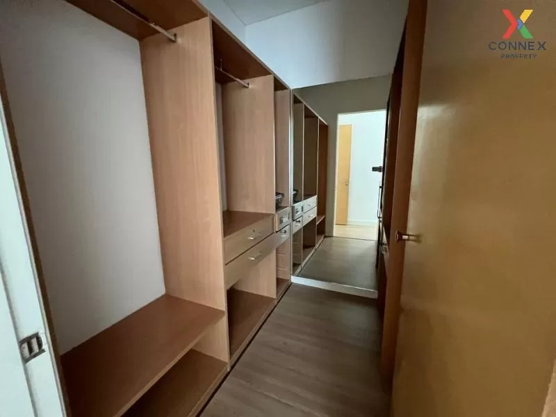 FOR RENT condo , Fullerton Sukhumvit , nice view , BTS-Ekkamai , 