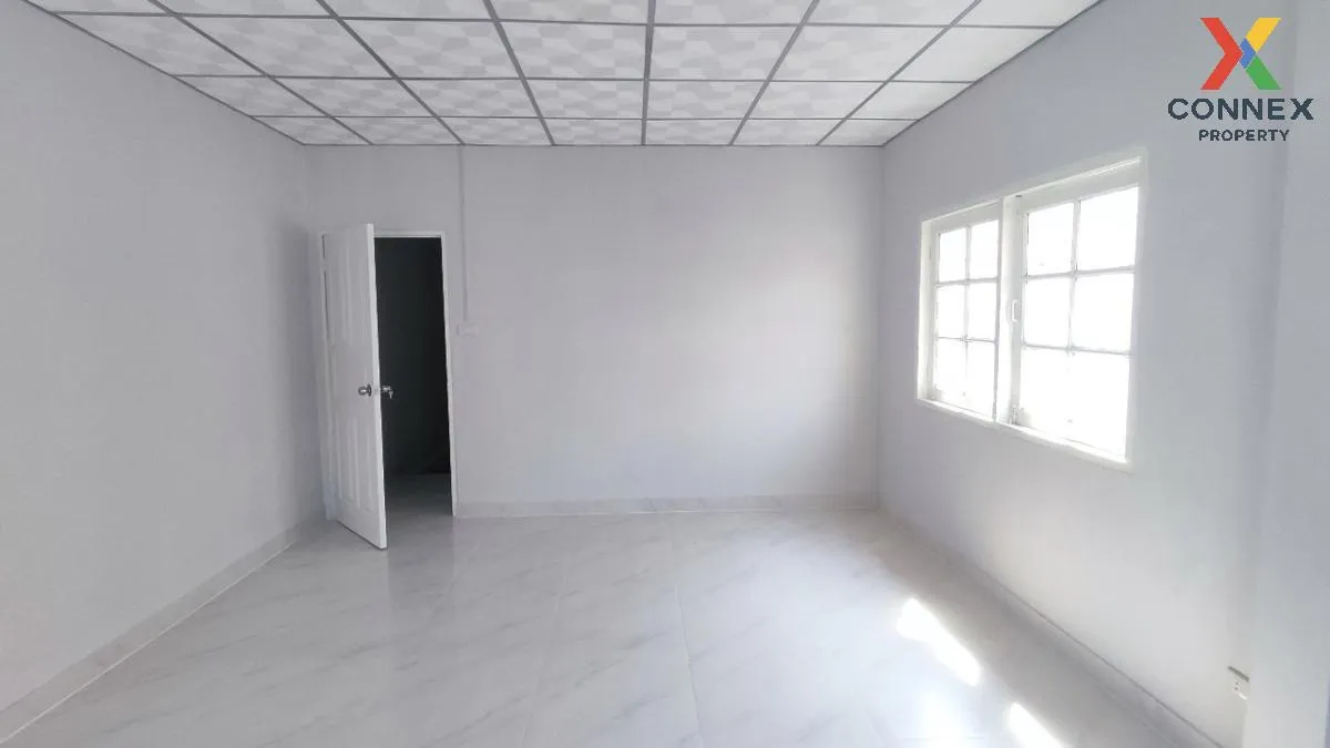 For Sale Townhouse/Townhome  , Baan Air Villa , corner unit , new