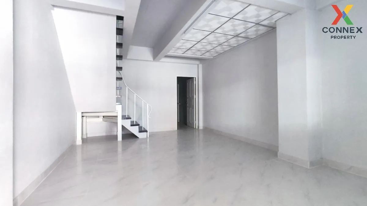 For Sale Townhouse/Townhome  , Baan Air Villa , corner unit , new 4