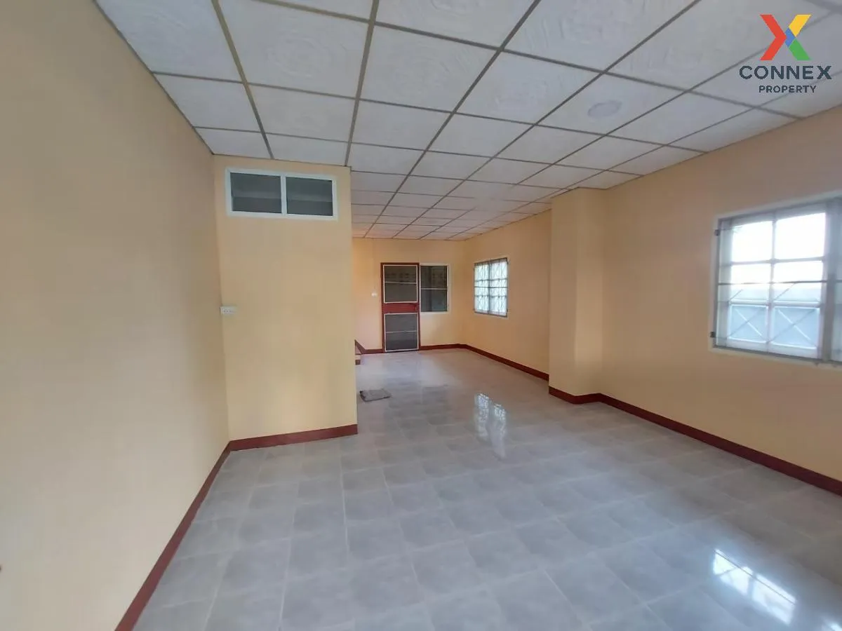 For Sale Townhouse/Townhome  , Uthong Place 2 , corner unit , new 4