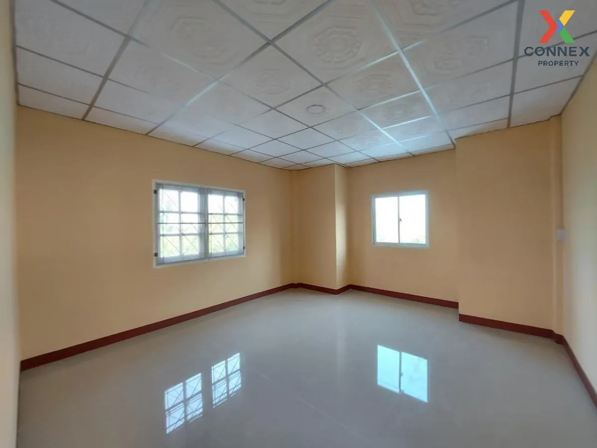 For Sale Townhouse/Townhome  , Uthong Place 2 , corner unit , new