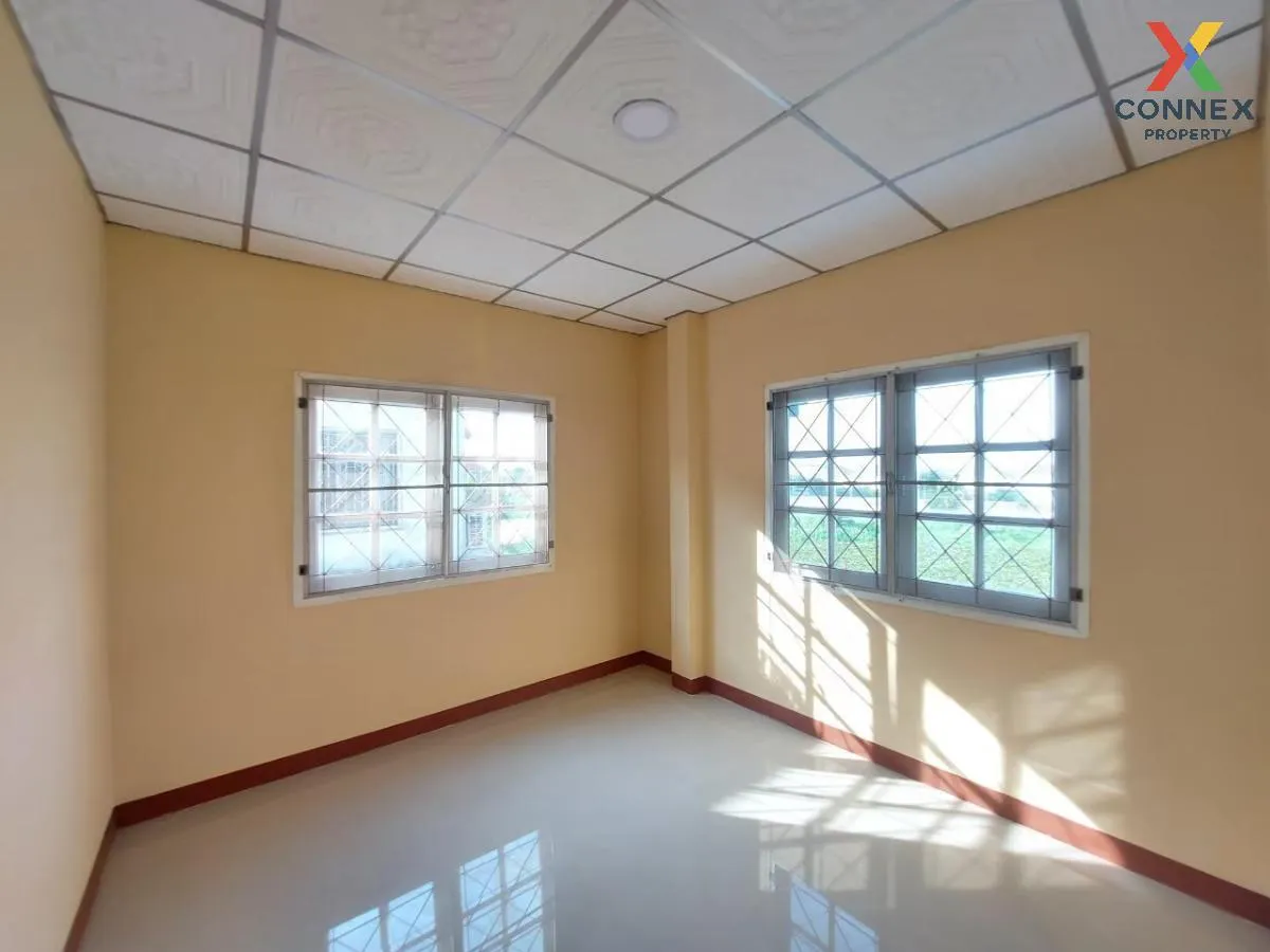 For Sale Townhouse/Townhome  , Uthong Place 2 , corner unit , new