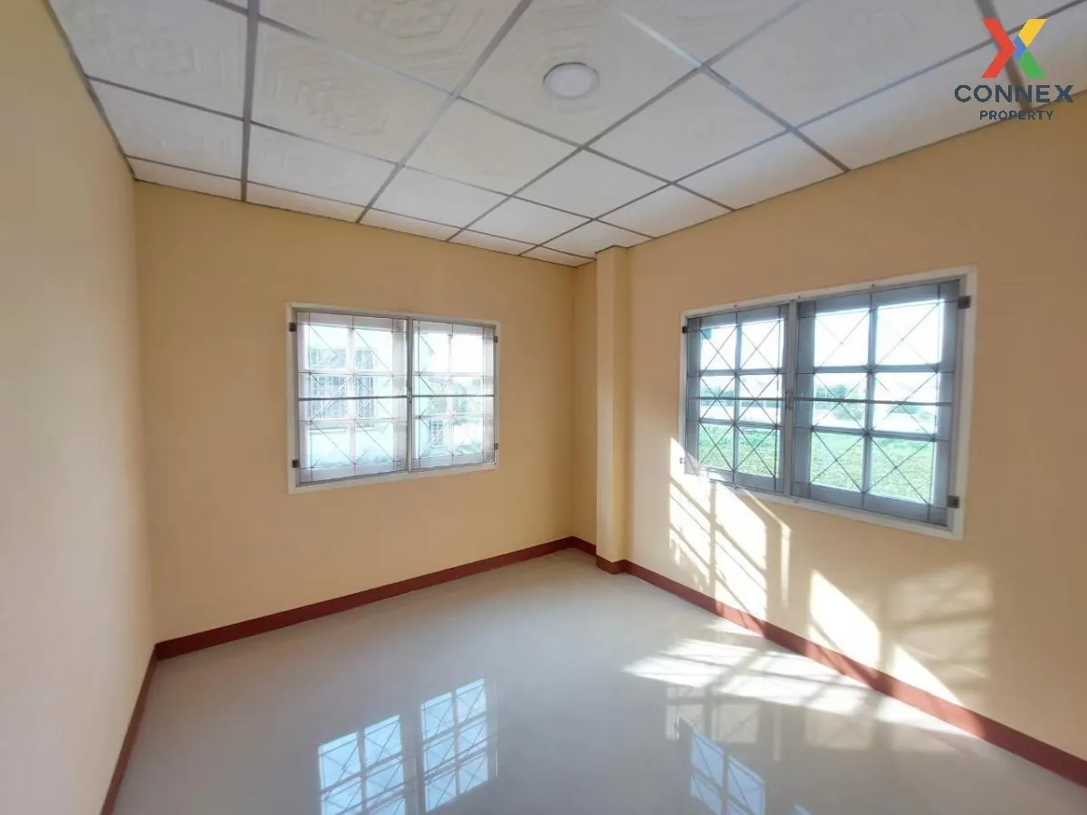 For Sale Townhouse/Townhome  , Uthong Place 2 , corner unit , new