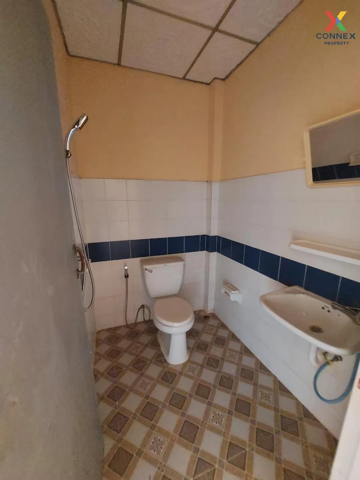 For Sale Townhouse/Townhome  , Uthong Place 2 , corner unit , new