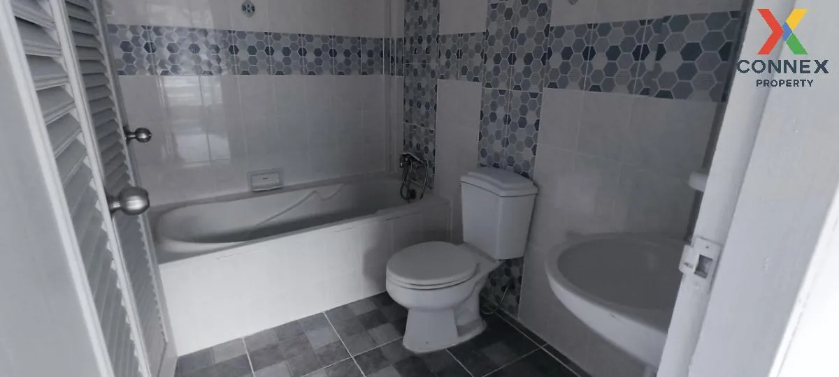 For Sale Townhouse/Townhome  , Warangkul Klong 3 , newly renovate