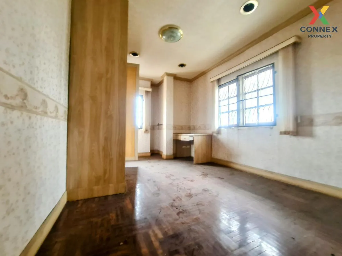 For Sale House , Baan Makkawan Rangsan , corner unit , wide front