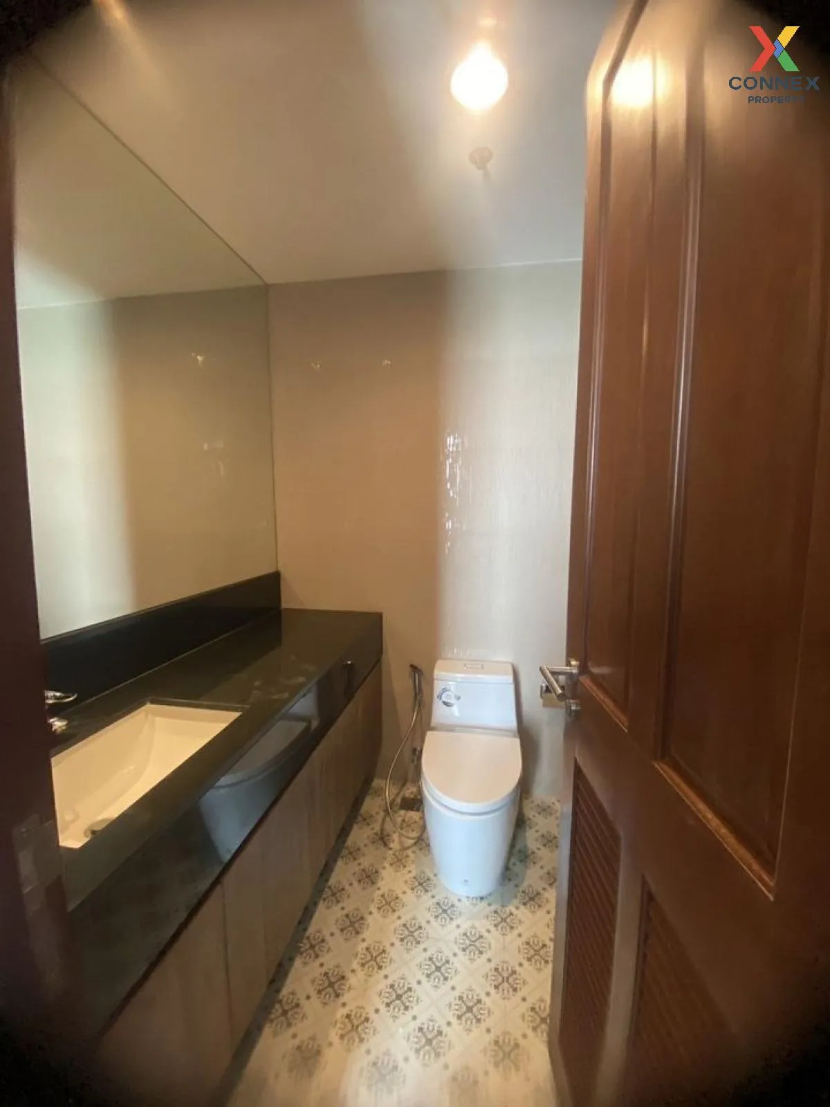 For Sale Condo , Baan Rajprasong , corner unit , BTS-Ratchadamri  For Sale Condo , Baan Rajprasong , corner unit , BTS-Ratchadamri