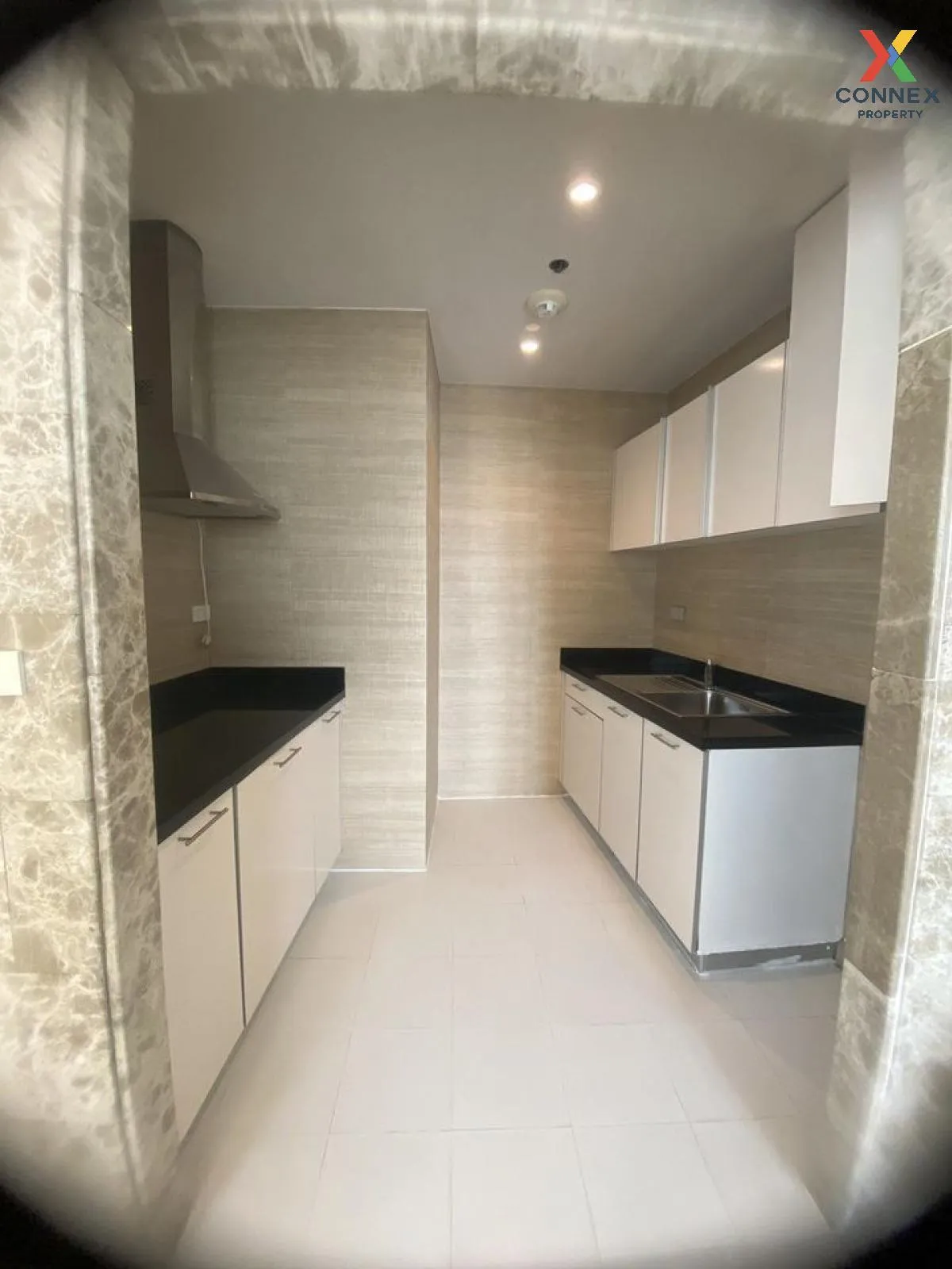 For Sale Condo , Baan Rajprasong , corner unit , BTS-Ratchadamri  For Sale Condo , Baan Rajprasong , corner unit , BTS-Ratchadamri
