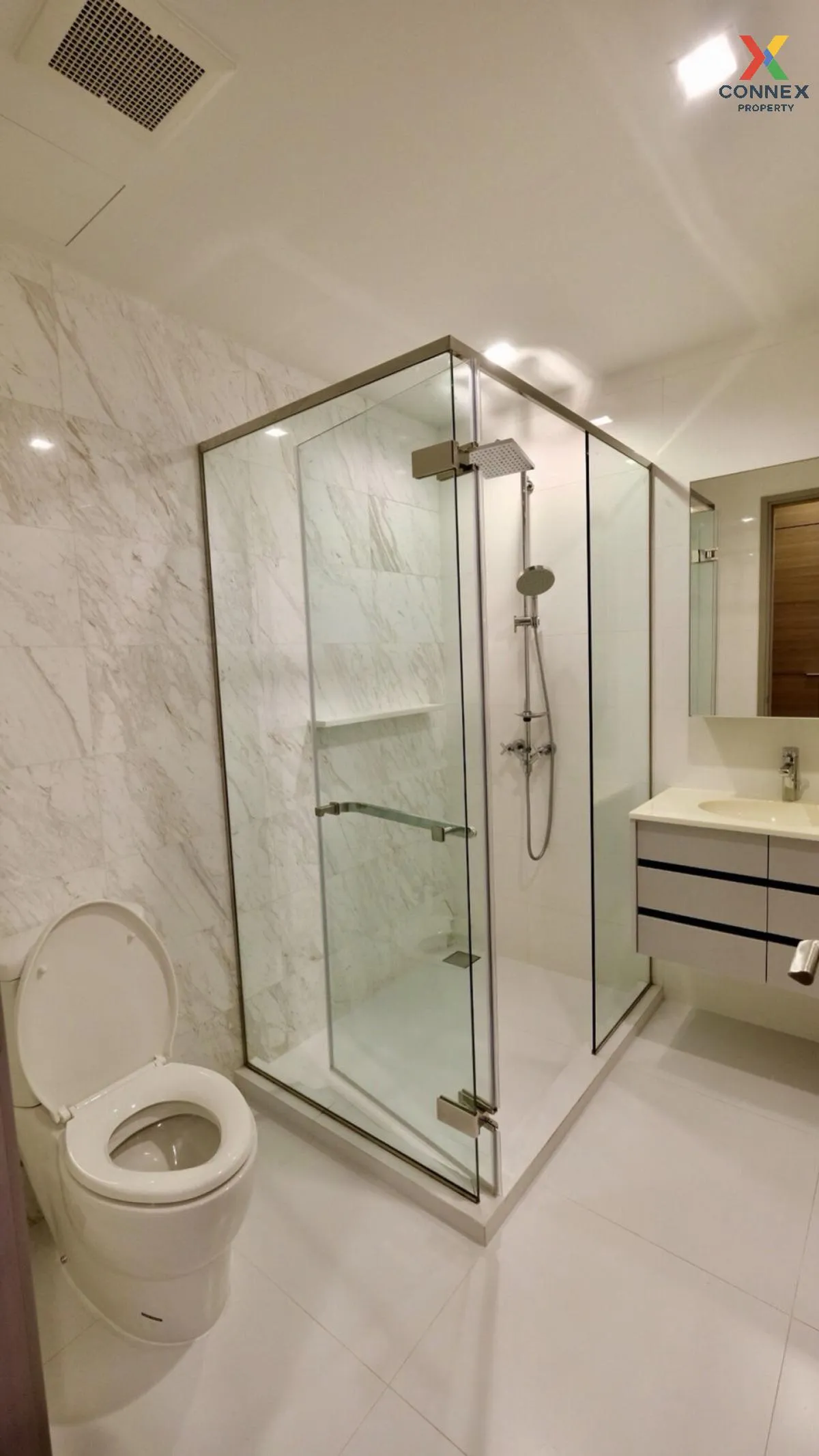 เช่าคอนโด  เอช คิว ทองหล่อ BTS-ทองหล่อ คลองตันเหนือ เขต วัฒนา กรุ