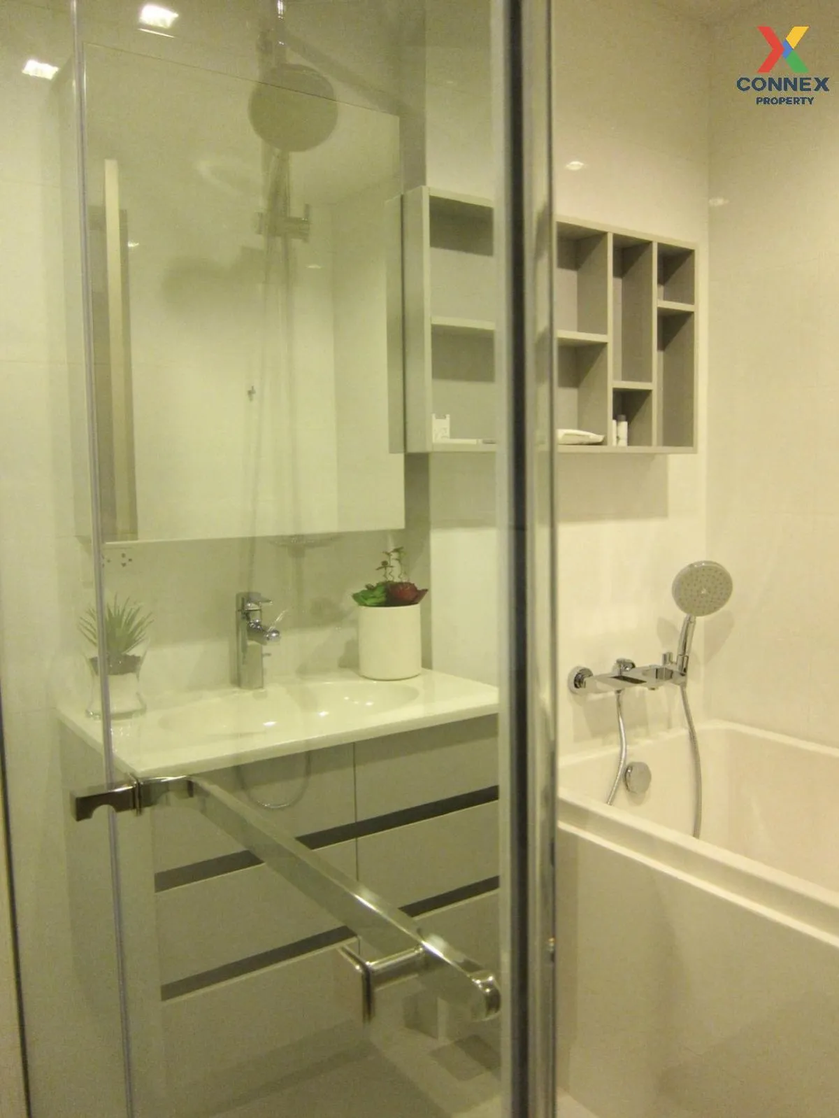 เช่าคอนโด  เอช คิว ทองหล่อ BTS-ทองหล่อ คลองตันเหนือ เขต วัฒนา กรุ