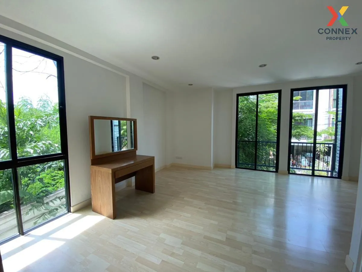 For Sale Townhouse/Townhome  , AREEYA MANDARINA SUKHUMVIT 77 , Su