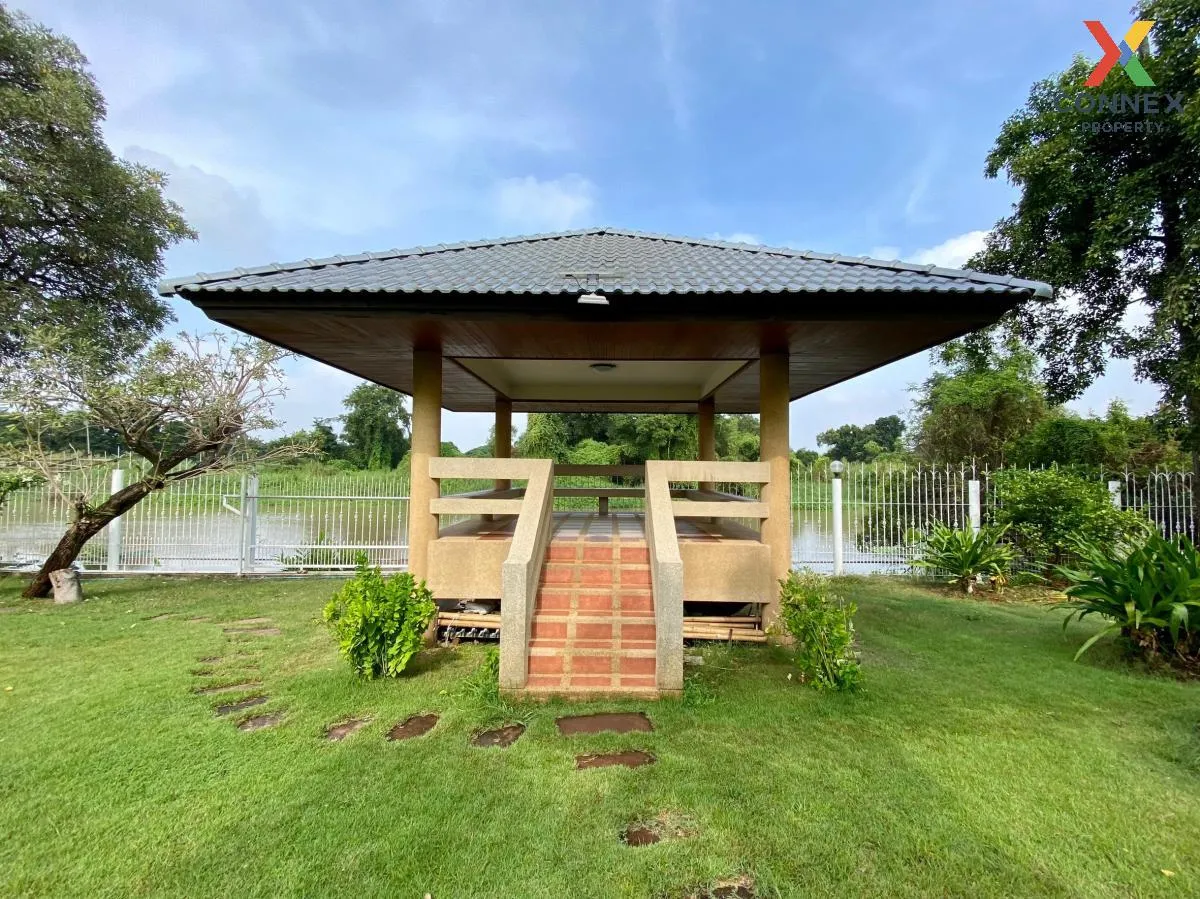 For Sale Single house, 2 floors, large house, next to the Chao Ph