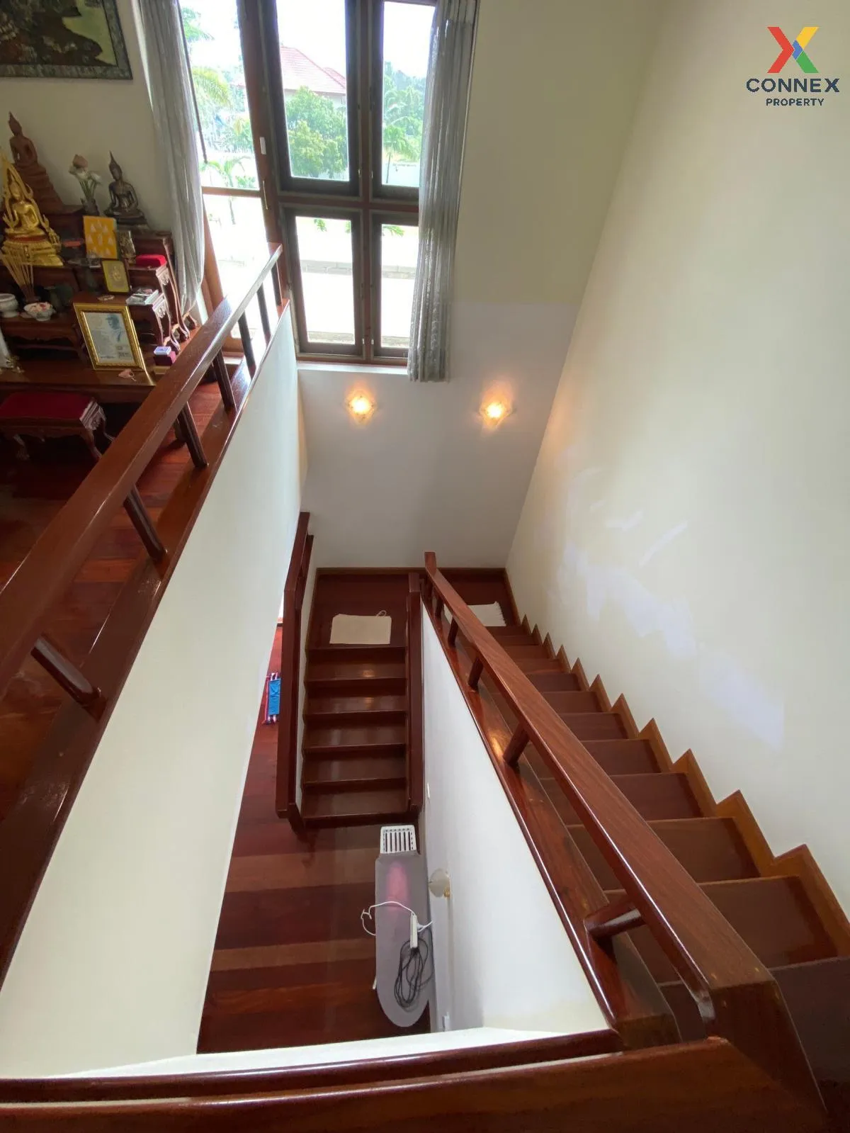 For Sale Single house, 2 floors, large house, next to the Chao Ph