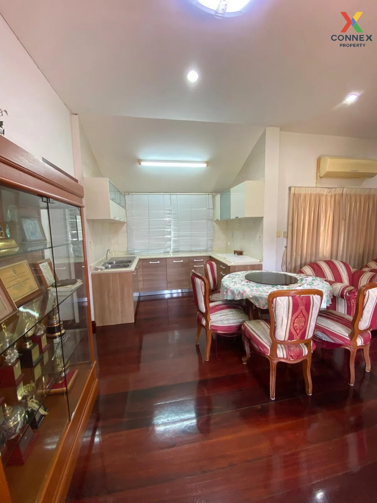 For Sale Single house, 2 floors, large house, next to the Chao Ph