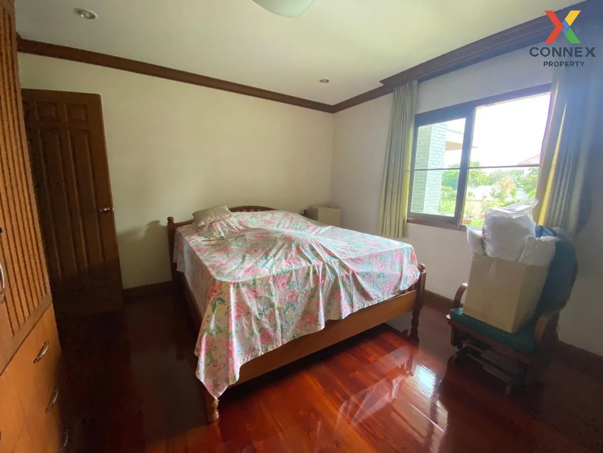 For Sale Single house, 2 floors, large house, next to the Chao Ph