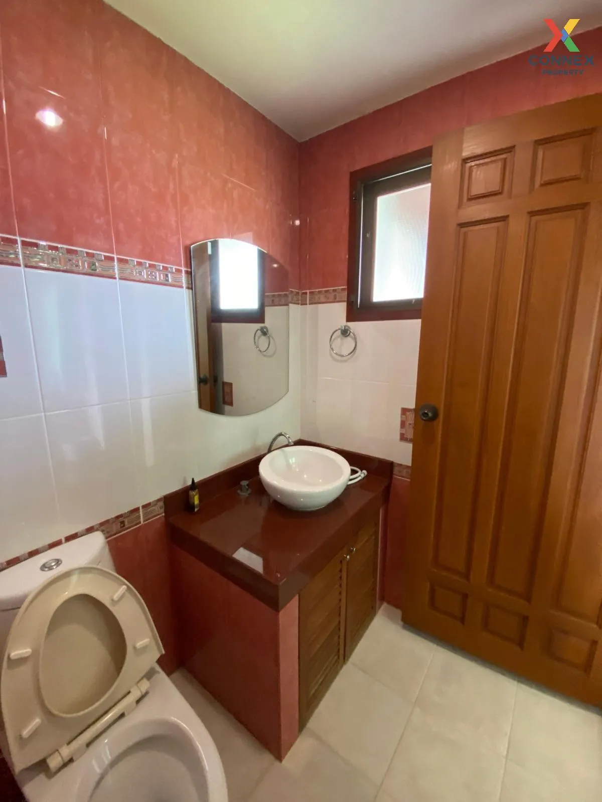 For Sale Single house, 2 floors, large house, next to the Chao Ph