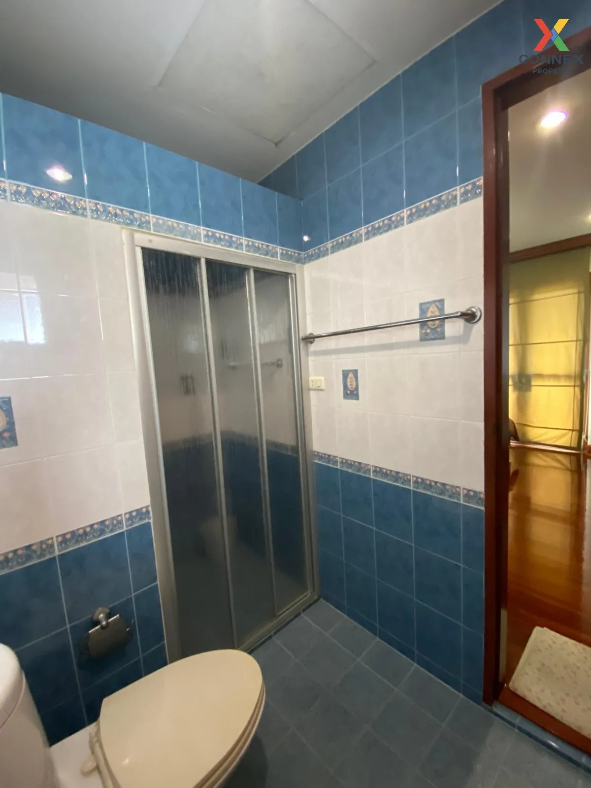 For Sale Single house, 2 floors, large house, next to the Chao Ph