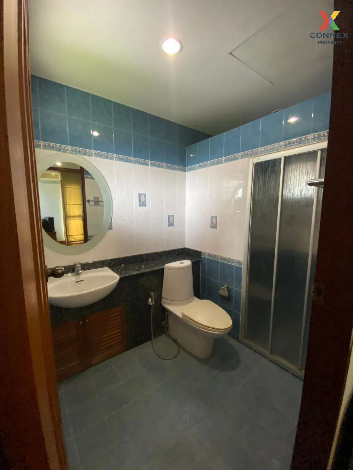 For Sale Single house, 2 floors, large house, next to the Chao Ph