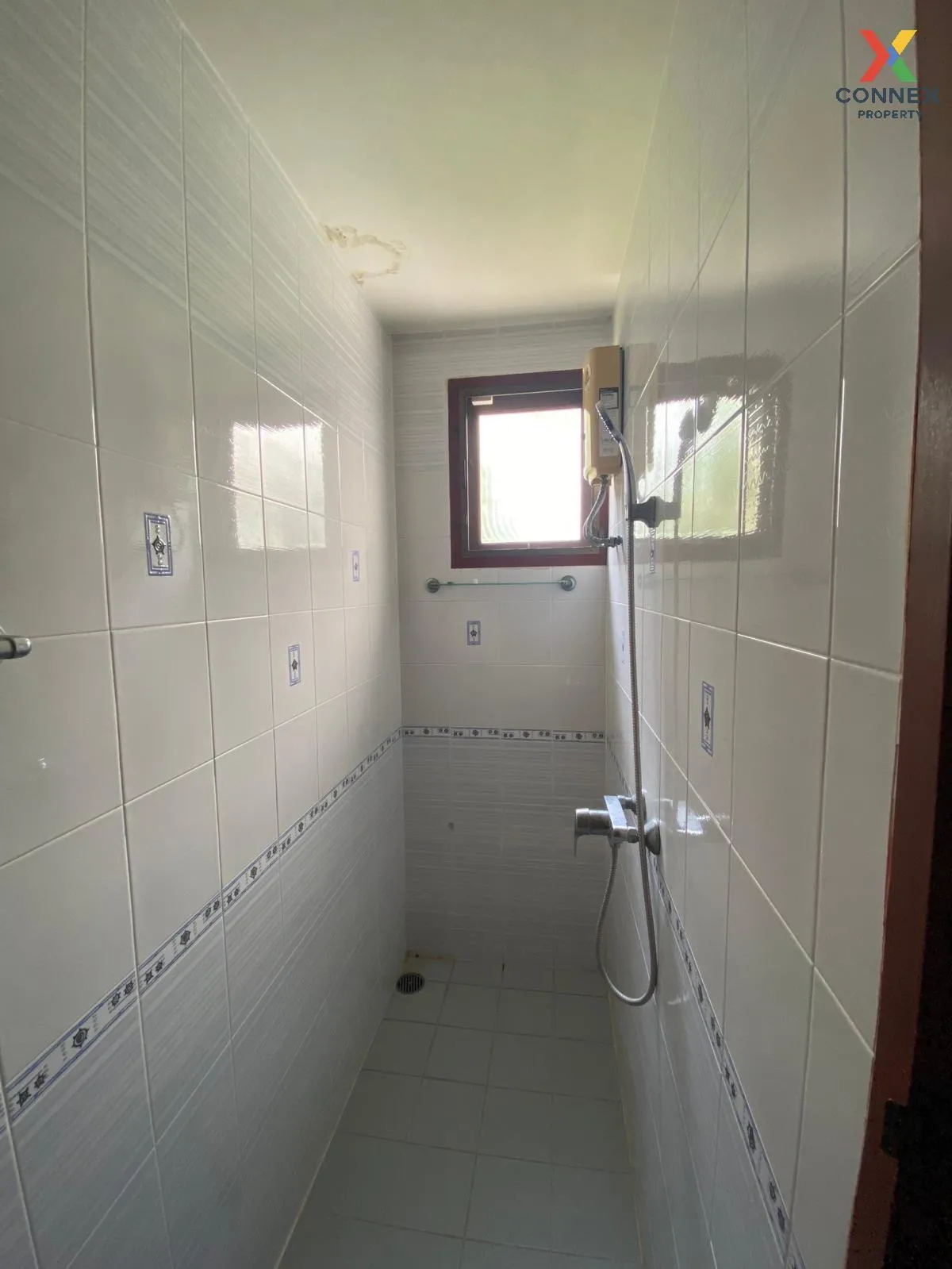 For Sale Single house, 2 floors, large house, next to the Chao Ph