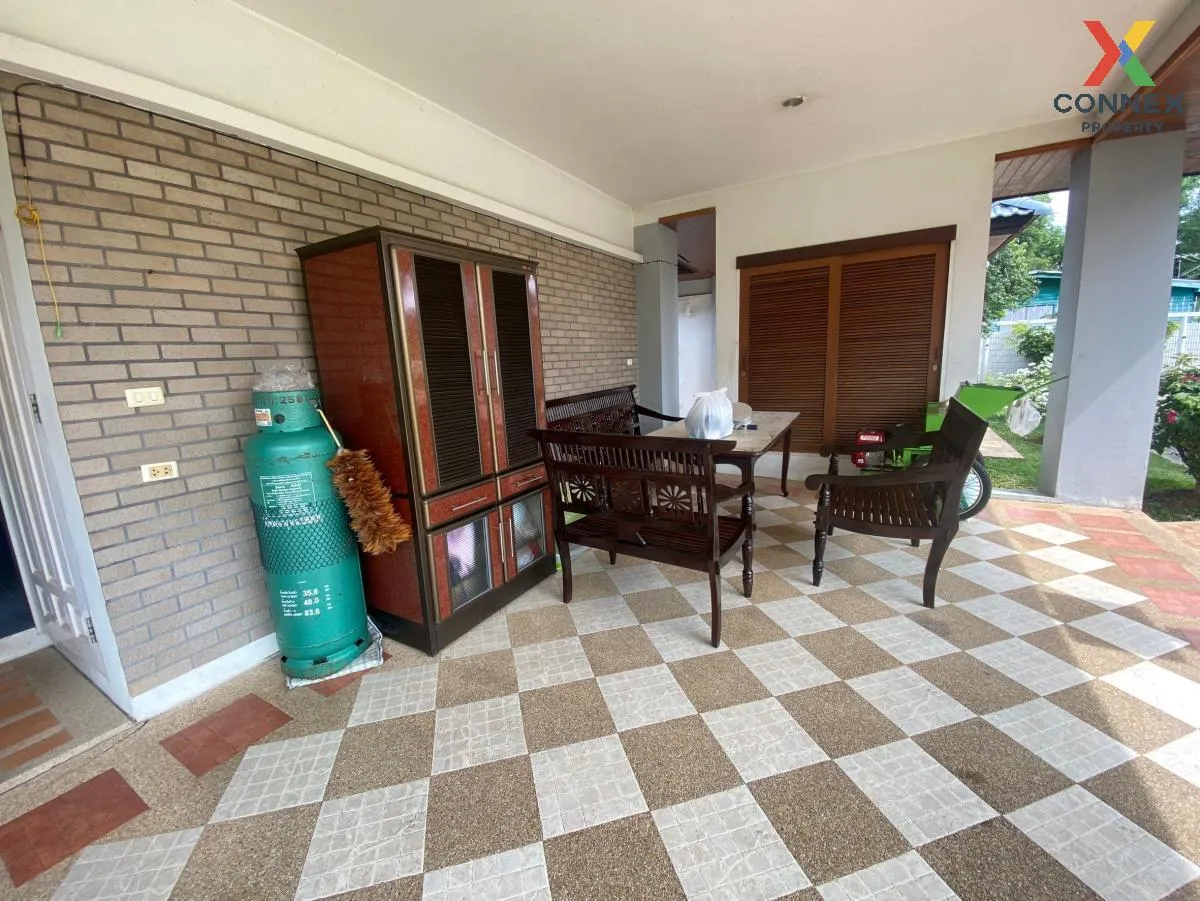 For Sale Single house, 2 floors, large house, next to the Chao Ph