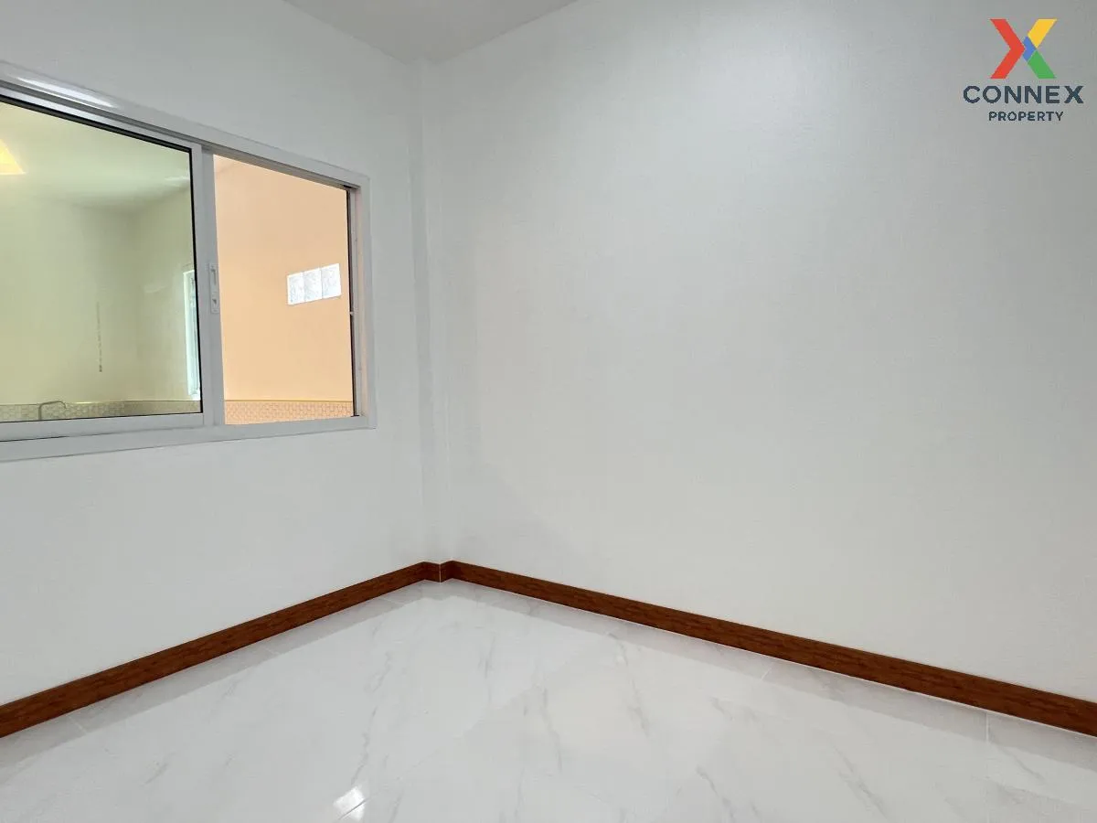 ขายทาวน์เฮ้าส์/ทาวน์โฮม  บ้านพิมลราช 3 ห้องมุม รีโนเวทใหม่ ไทรน้อ