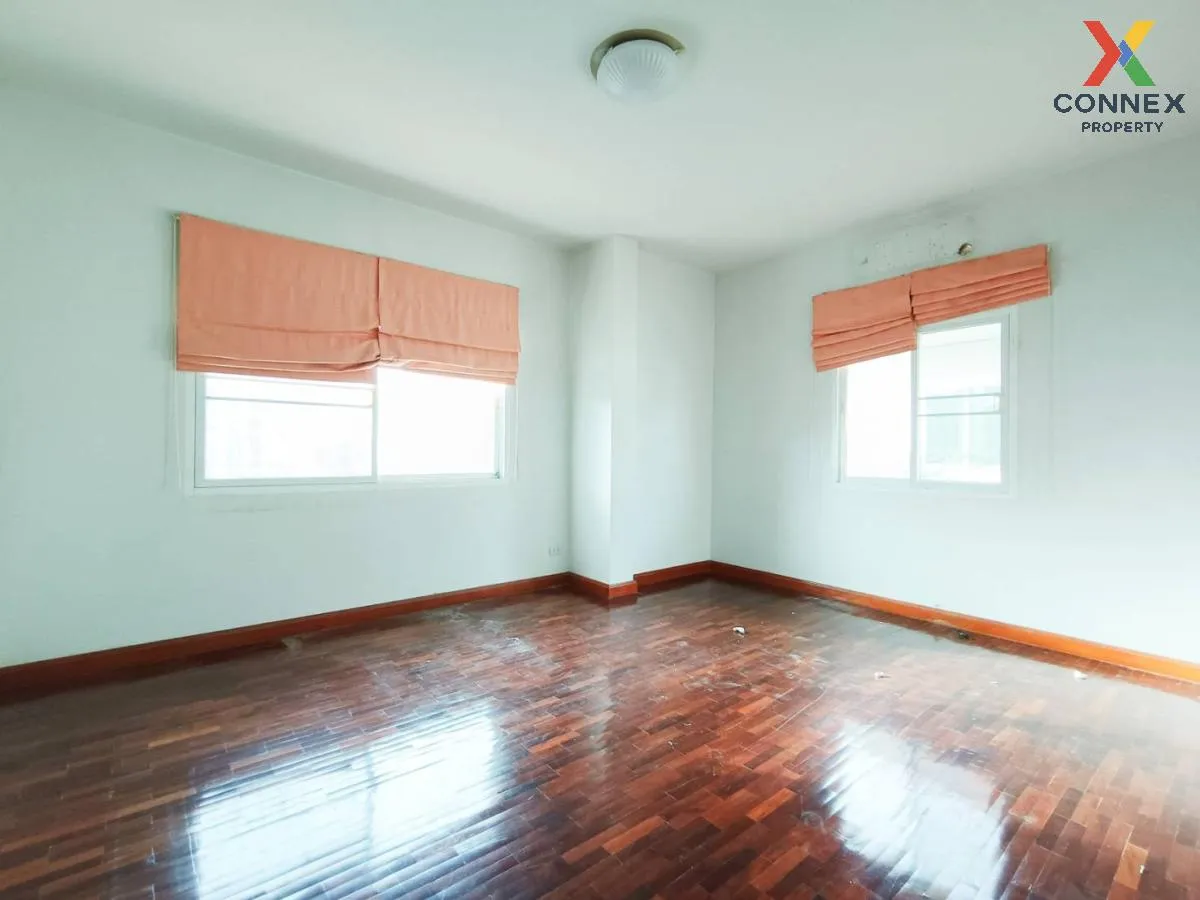 For Sale House , Baan Narawadee , Krathum Lom , Sam Phran , Nakho