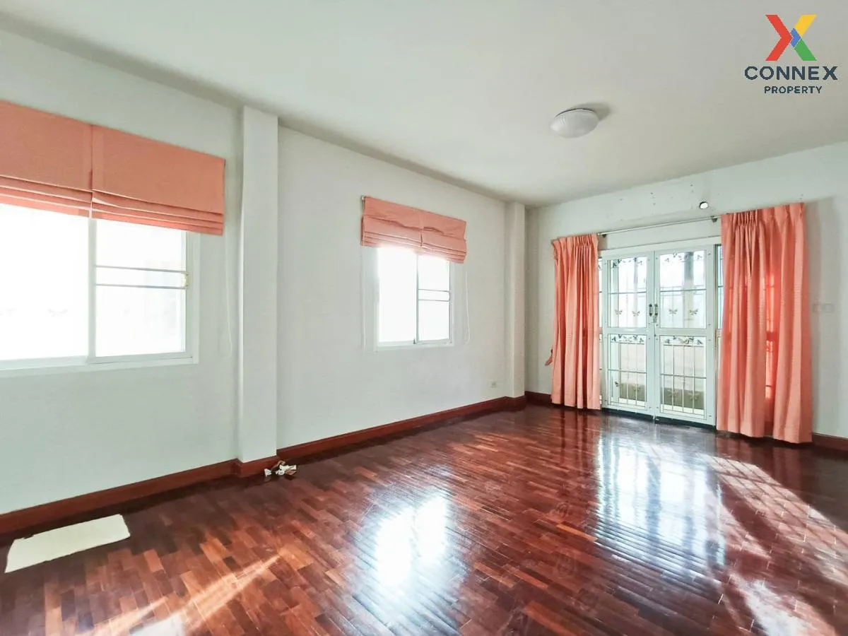 For Sale House , Baan Narawadee , Krathum Lom , Sam Phran , Nakho