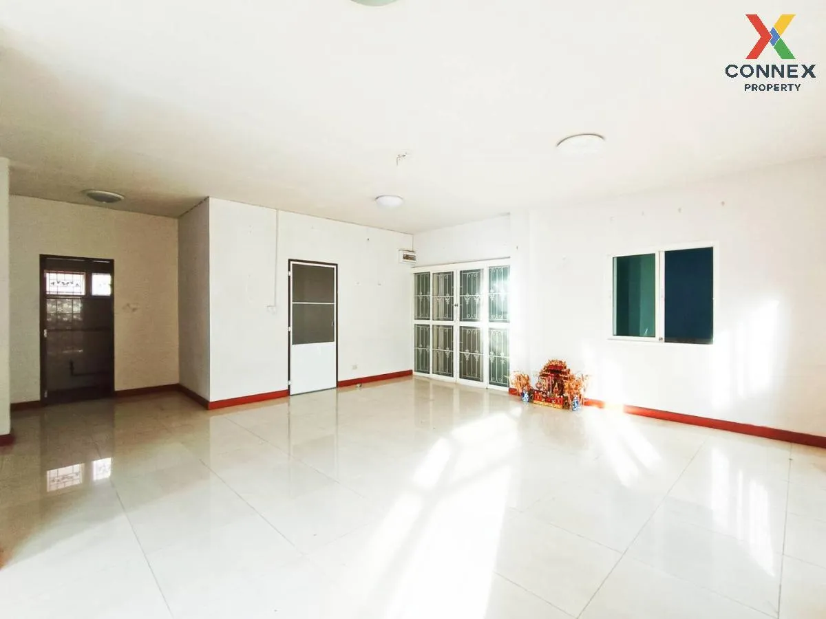 For Sale House , Baan Narawadee , Krathum Lom , Sam Phran , Nakho