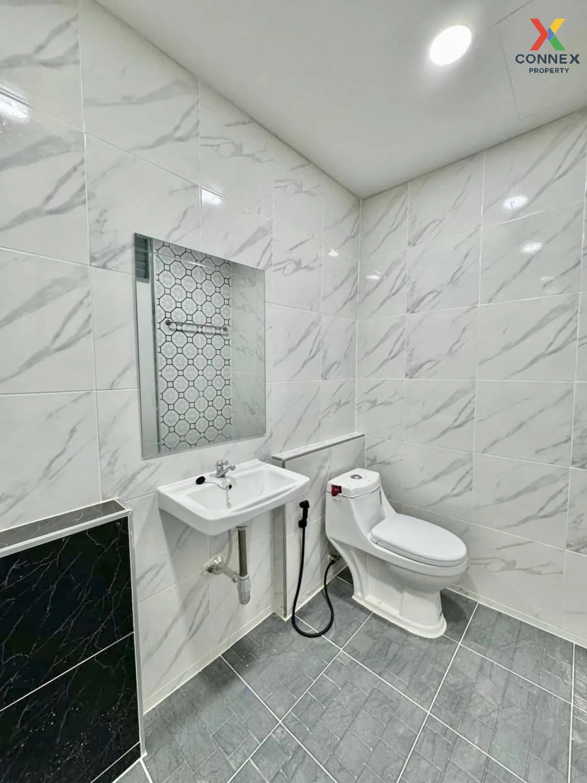 ขายทาวน์เฮ้าส์/ทาวน์โฮม  บ้านปิยวรารมย์ 1 รีโนเวทใหม่ บางบัวทอง บ
