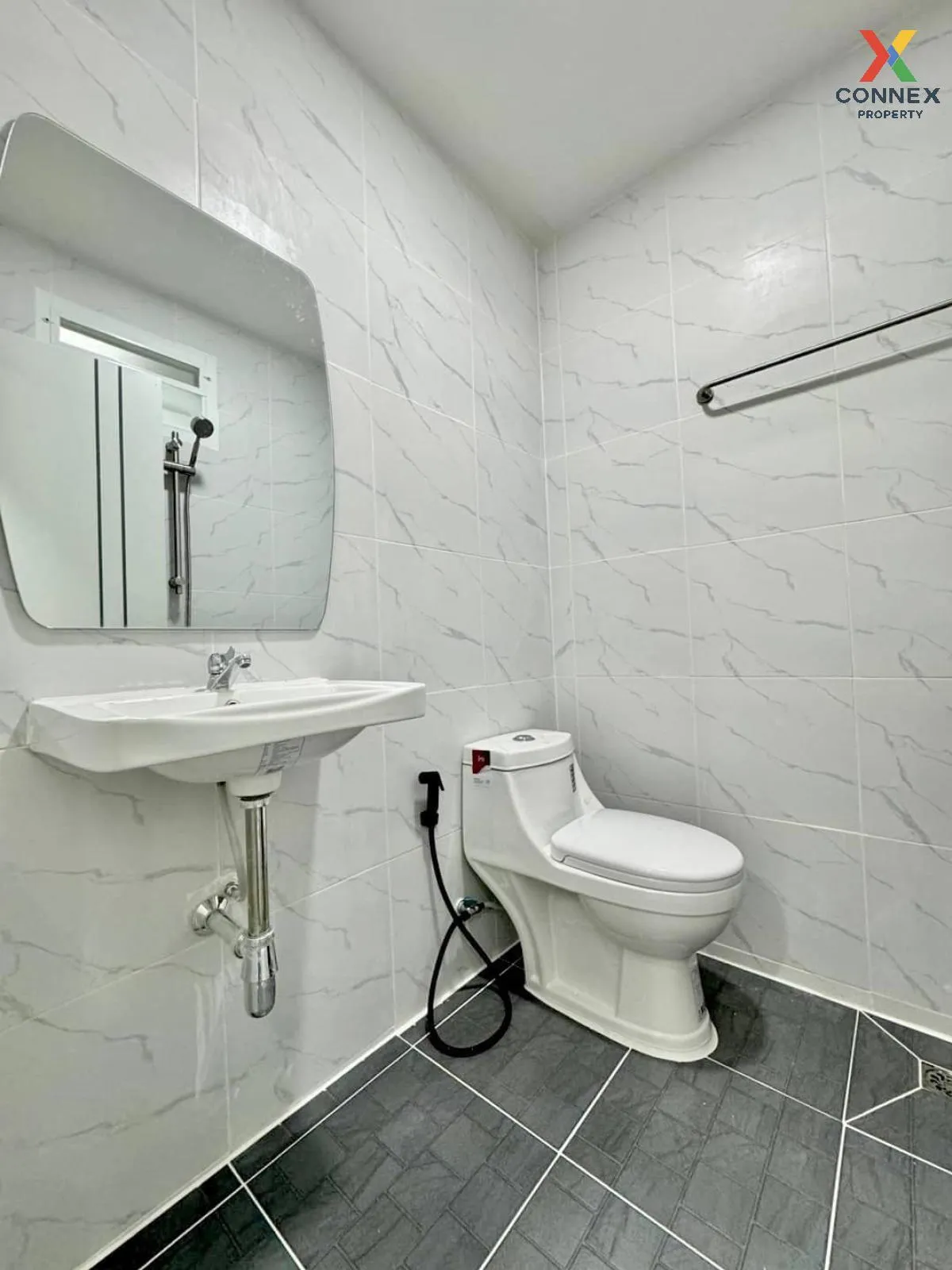 ขายทาวน์เฮ้าส์/ทาวน์โฮม  บ้านปิยวรารมย์ 1 รีโนเวทใหม่ บางบัวทอง บ