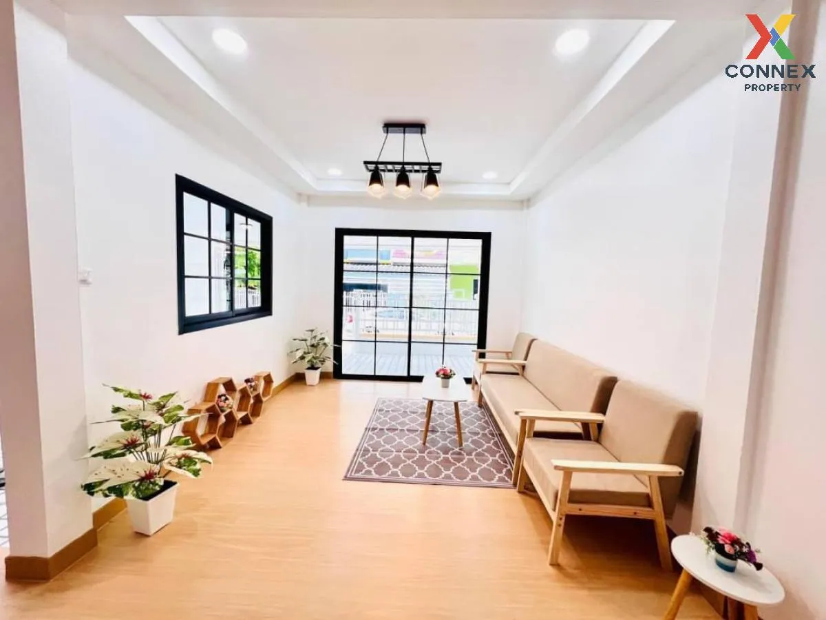 ขายทาวน์เฮ้าส์/ทาวน์โฮม  บ้านมนรดา 2 รีโนเวทใหม่ บางบัวทอง บางบัว