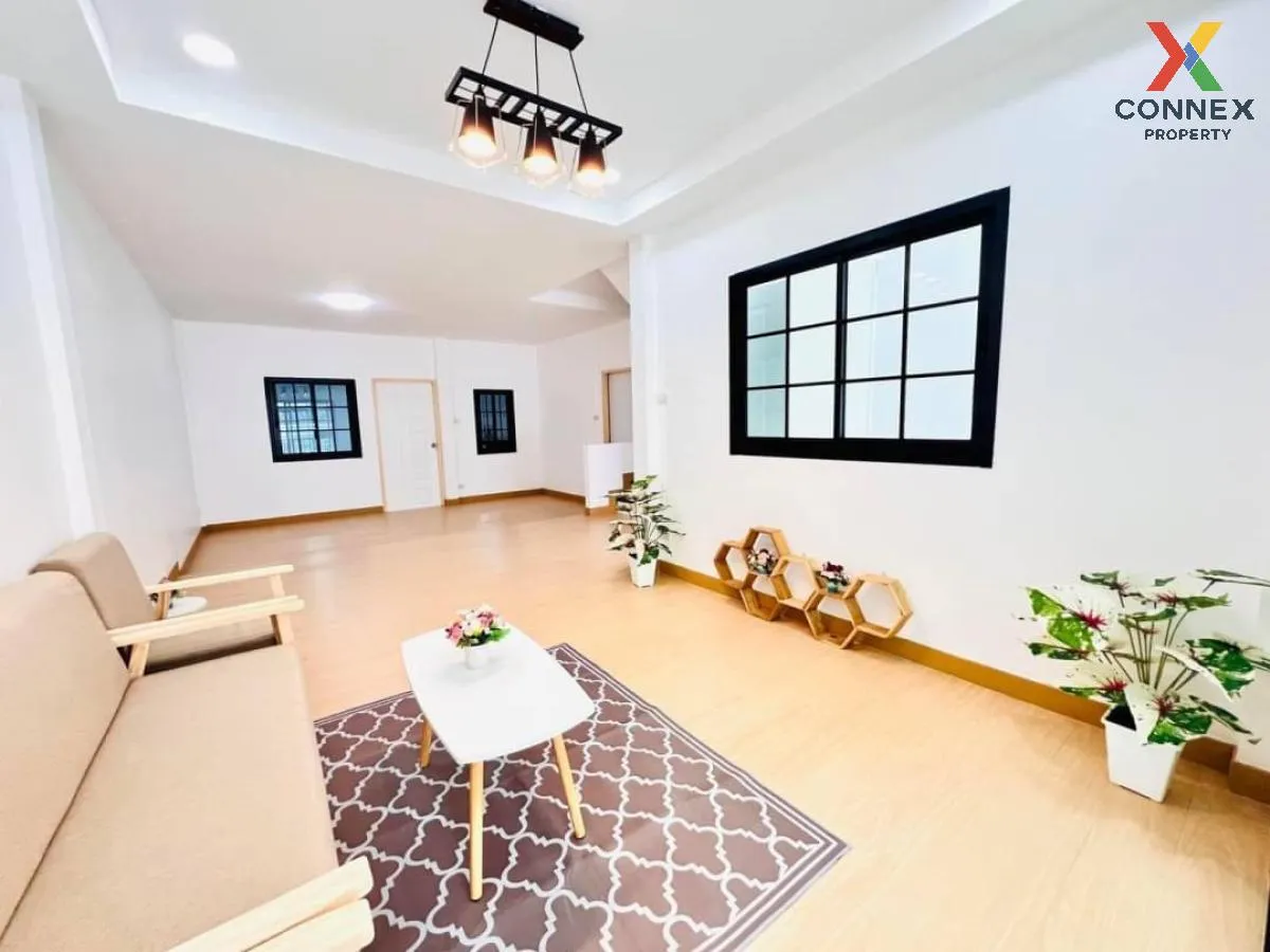 ขายทาวน์เฮ้าส์/ทาวน์โฮม  บ้านมนรดา 2 รีโนเวทใหม่ บางบัวทอง บางบัว