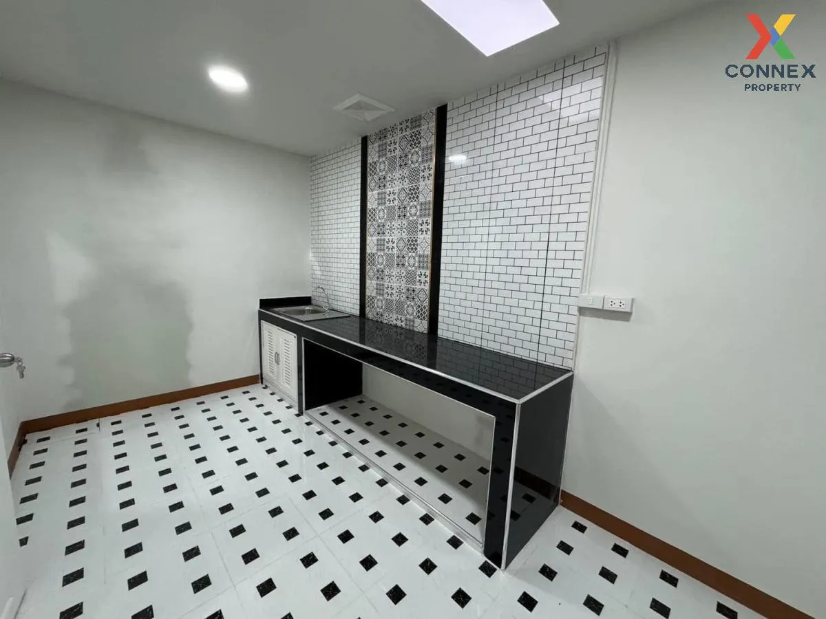 For Sale Townhouse/Townhome  , Baan Yu Charoen 3 , BTS-Khu Khot ,