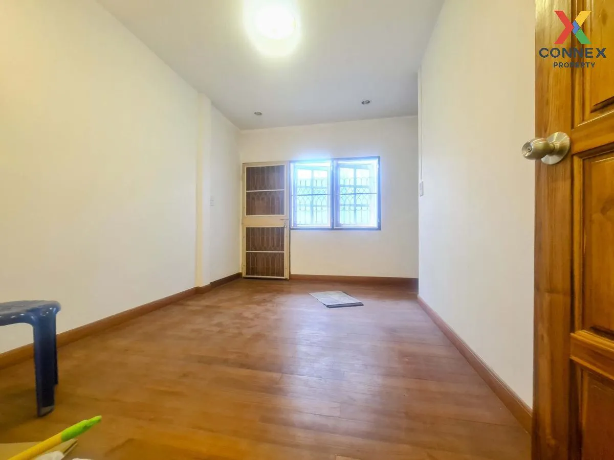 ขายทาวน์เฮ้าส์/ทาวน์โฮม  ลลิลทอง ศรีนครินทร์ รีโนเวทใหม่ บางเมือง