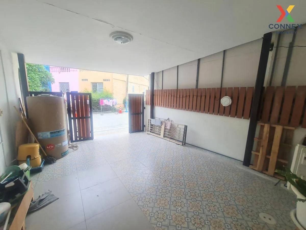 ขายทาวน์เฮ้าส์/ทาวน์โฮม  ลลิลทอง ศรีนครินทร์ รีโนเวทใหม่ บางเมือง 3