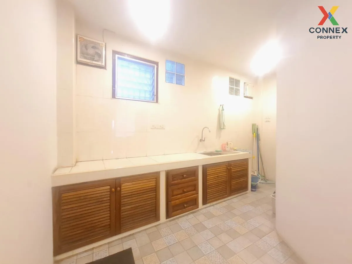 ขายทาวน์เฮ้าส์/ทาวน์โฮม  ลลิลทอง ศรีนครินทร์ รีโนเวทใหม่ บางเมือง