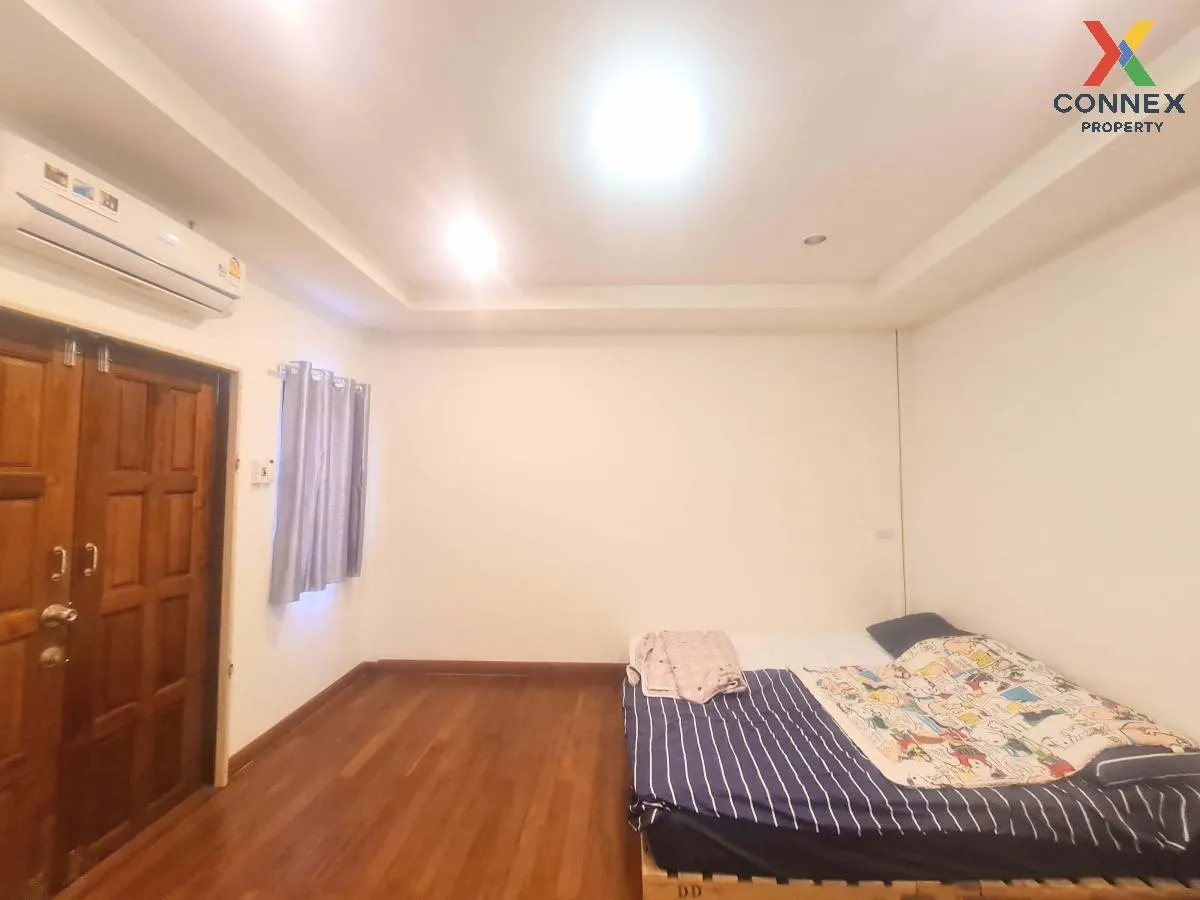 ขายทาวน์เฮ้าส์/ทาวน์โฮม  ลลิลทอง ศรีนครินทร์ รีโนเวทใหม่ บางเมือง