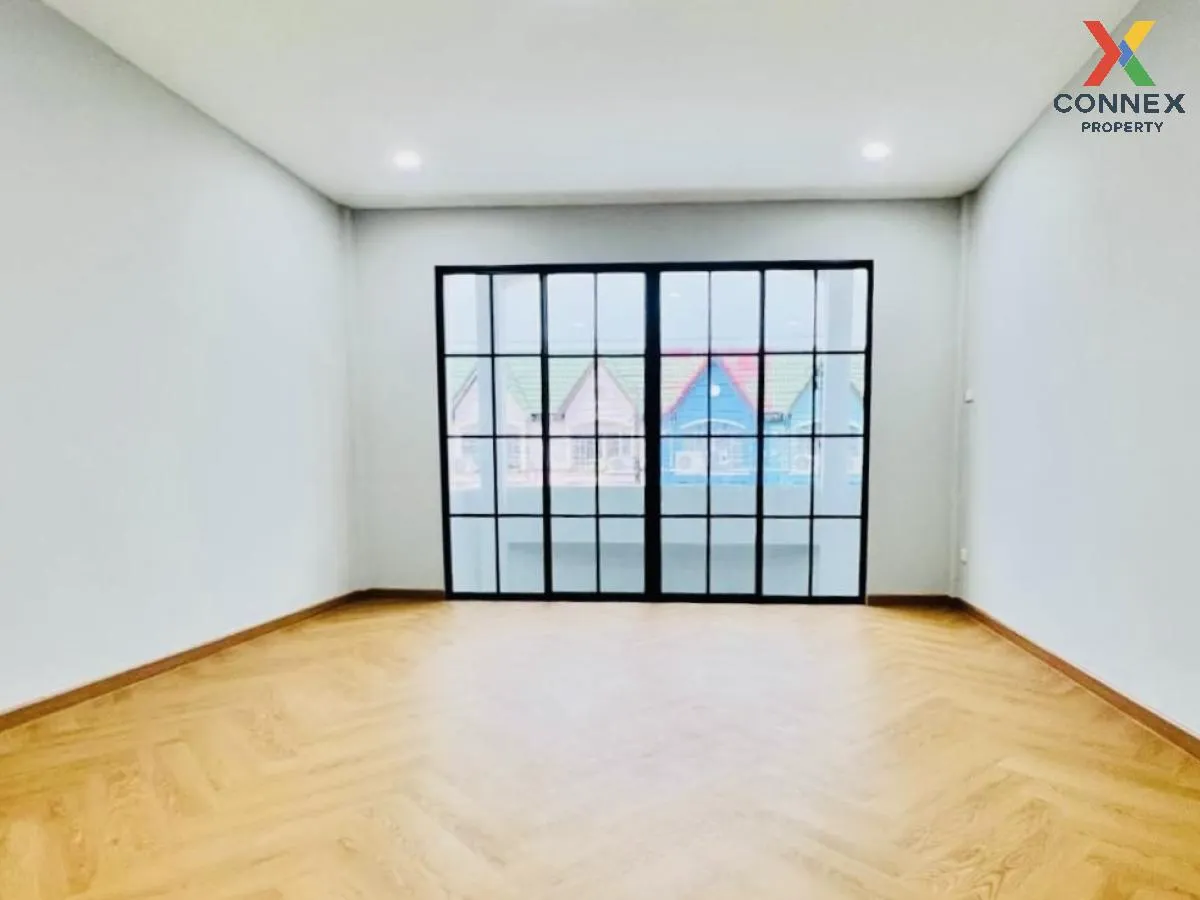 For Sale Townhouse/Townhome  , Baan Tawanna Chatuchot 12 , newly 