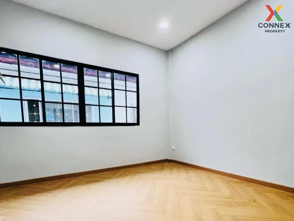 For Sale Townhouse/Townhome  , Baan Tawanna Chatuchot 12 , newly 